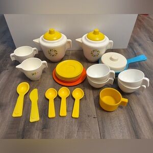 Vintage 1982 Fisher Price Yellow Tea Party Set Flowers #681, inc + extra